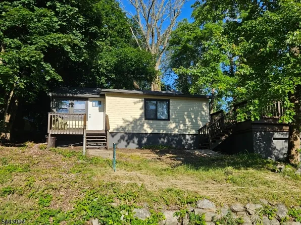 43 E Shore Trl, Hardyston Twp., NJ 07460