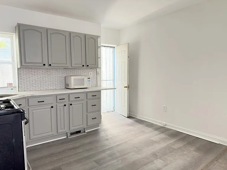 1026 S Cleveland St — Photo 16