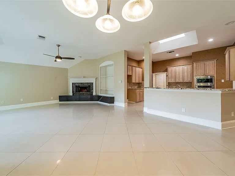 2231 Templeton Dr — Photo 5