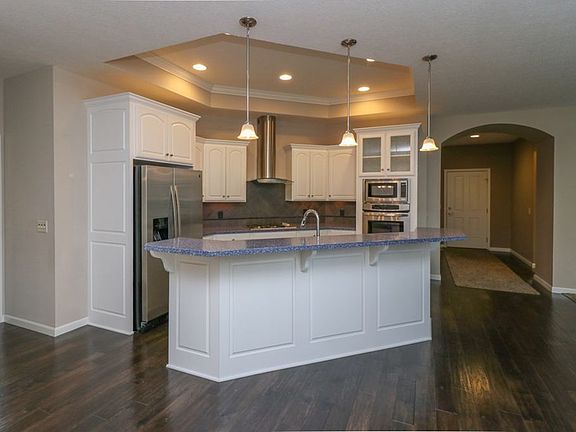 5th image of 1582 Bridgewater Way S