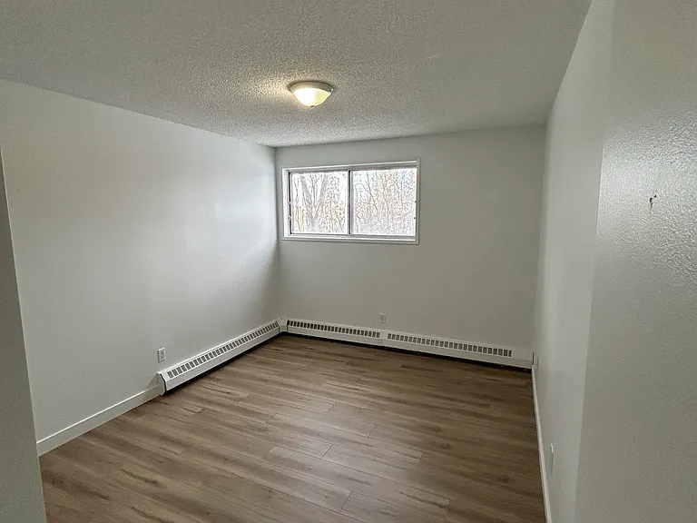 4 Hooper Cres NW — Photo 34