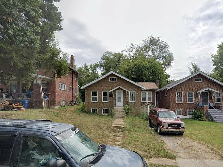 3738 Sylvan Pl — Photo 1