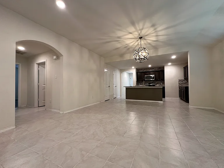 804 Meadow Wood Ln — Photo 3