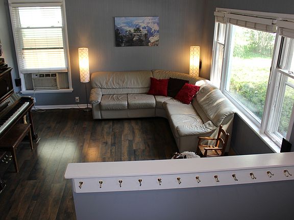 3rd image of 143 Conde St