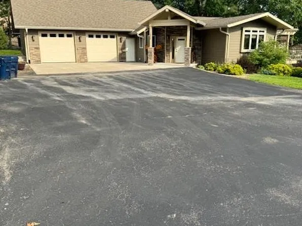1330 E Hiawatha Dr, Wisconsin Dells, WI 53965