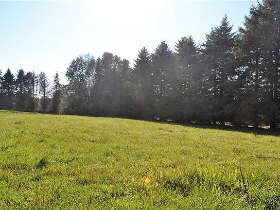 4th image of 766 Meadow Ln