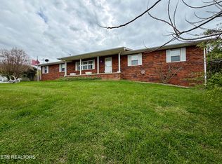 302 S Apache Rd, Clinton, TN 37716