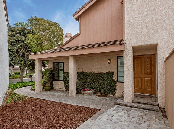 107 San Nicolas Cir-025-26-Front Entranc