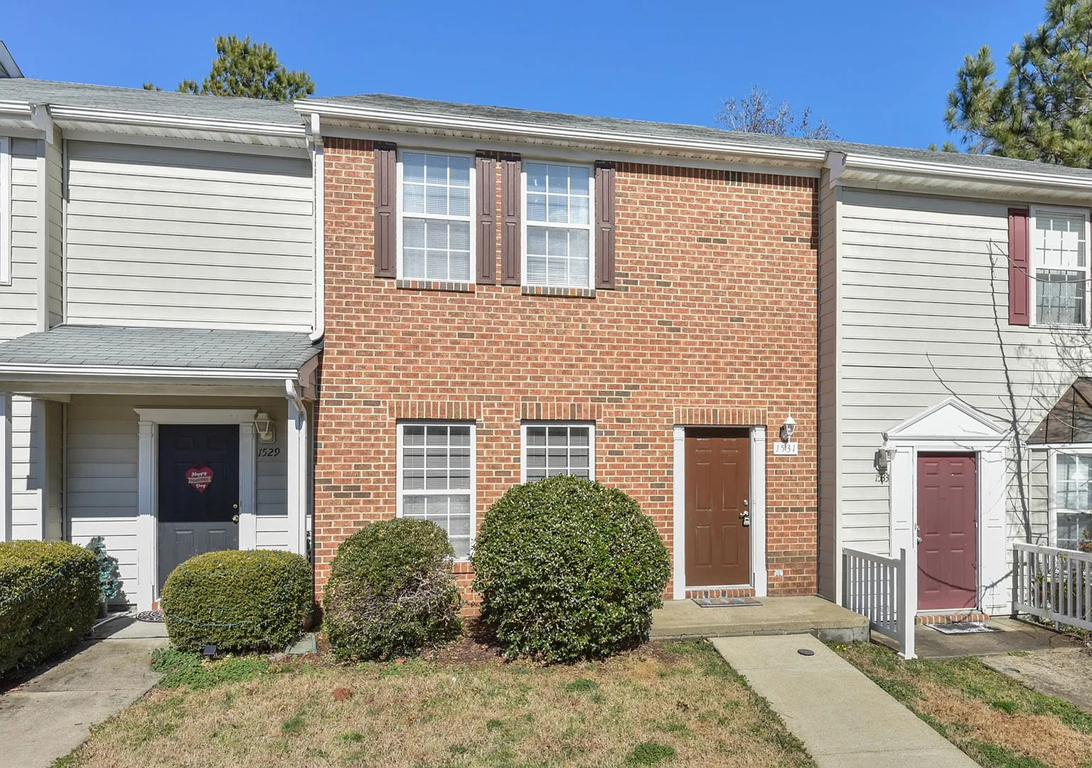 Bright and Spacious 3 Bedroom 2.5 Townhome Available in Williamsburg! — Photo 1