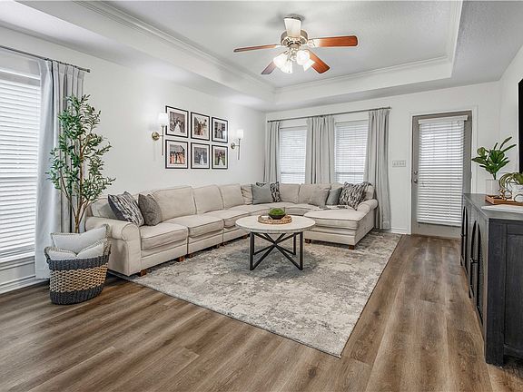 4th image of 1014 Bougainvillea St