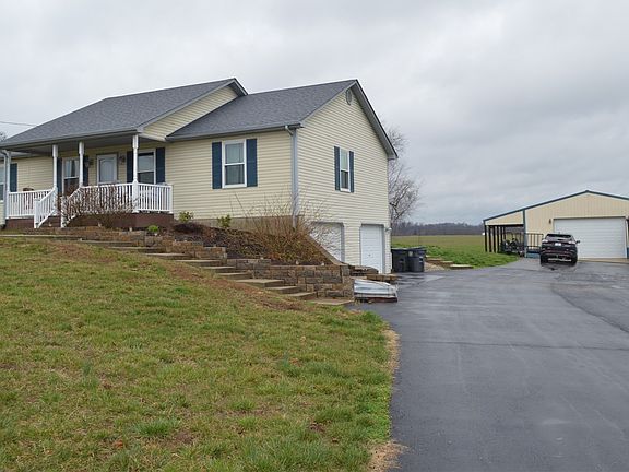 2nd image of 790 Farmington Dr