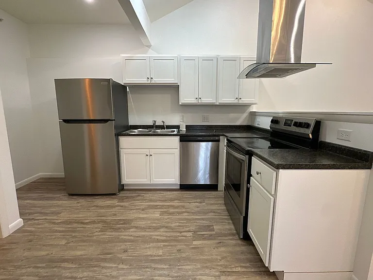 University Park Apartments near Cornell University — Photo 372