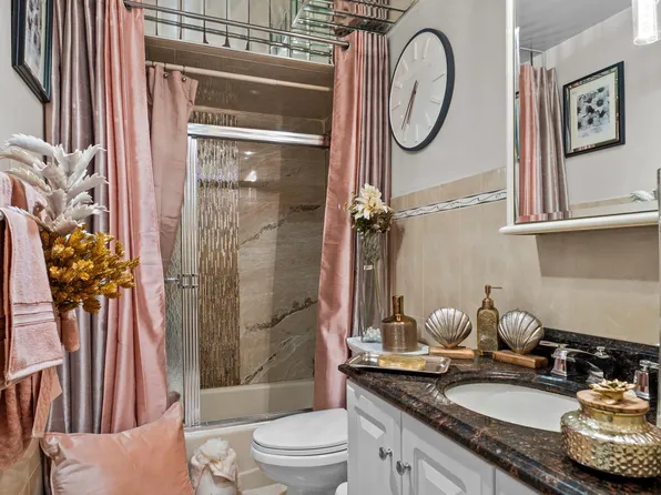 7941 Sea View Avenue image 10 of 18