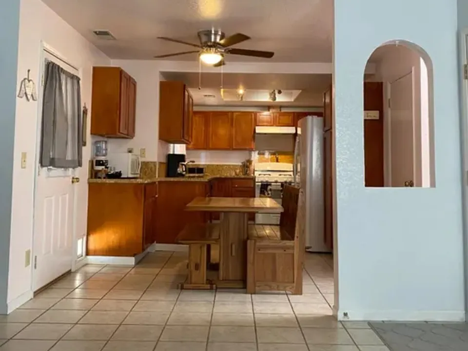 1913 Hacienda Dr