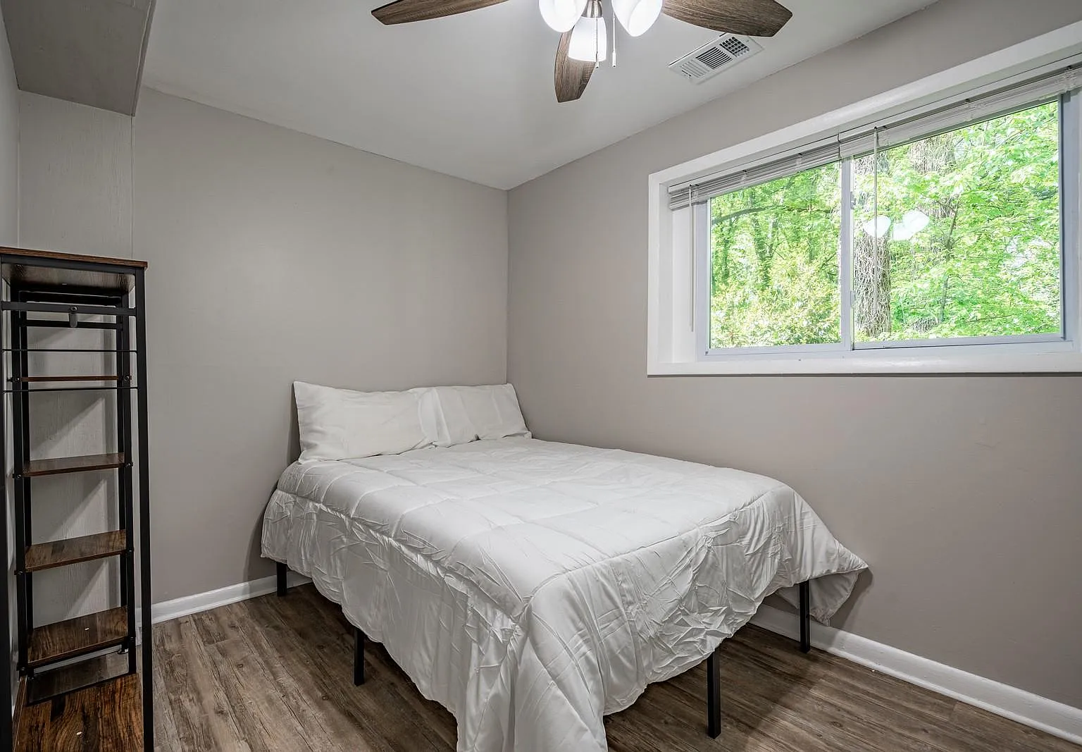 4 bed, 4.0 bath, 1481 sqft, $702 — Photo 1
