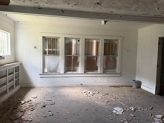 2nd image of 712 N 1st Ave