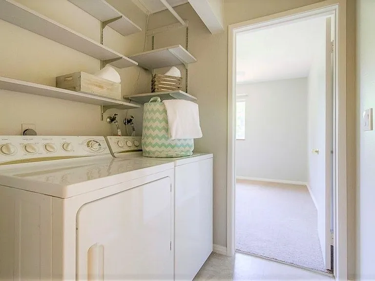 Washer & dryer located upstairs