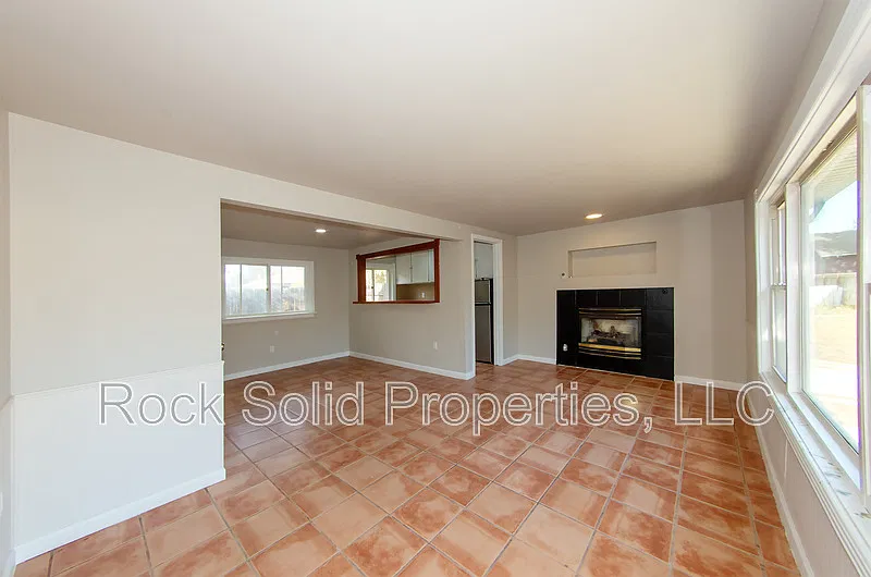 Studio, 1.0 bath, 420 sqft, $750 — Photo 2