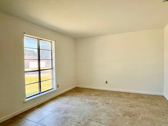3rd image of 4505 Mount Vernon Dr