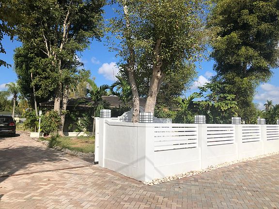 4th image of 6200 SW 64th Ct