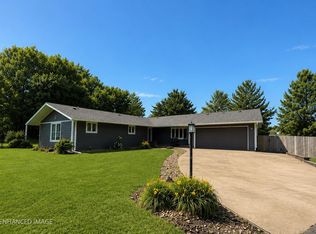 201 Oak Park Cir, Parkersburg, IA 50665