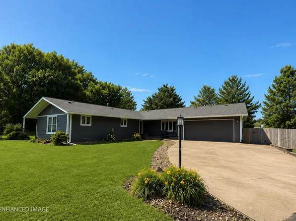 201 Oak Park Cir, Parkersburg, IA 50665