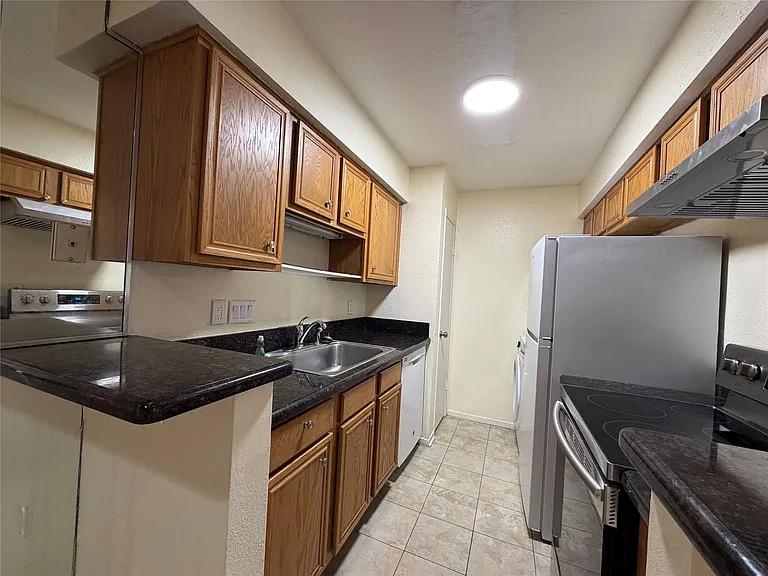 2120 Wilcrest Dr #121 — Photo 12