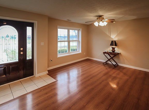 3rd image of 4931 Diamond Dr