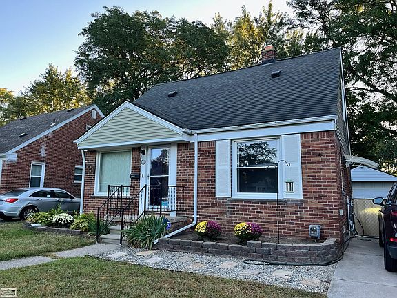 2nd image of 1306 N Silvery Ln