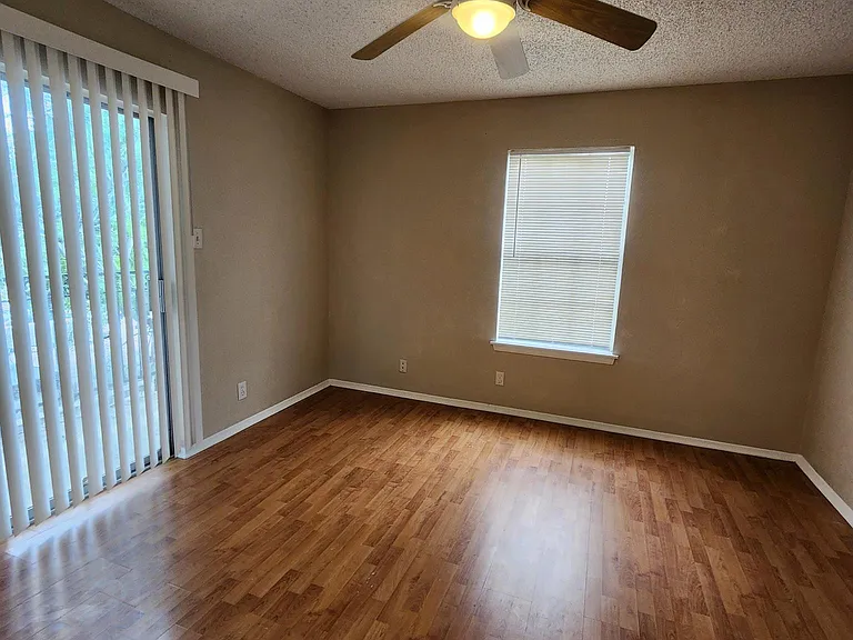 2015 Anchor Dr #4 — Photo 3