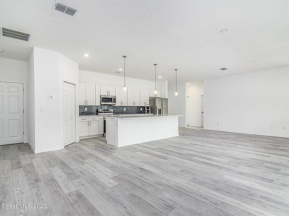 3rd image of 518 Winer Ave SW
