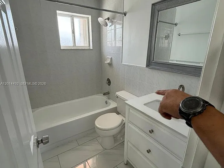 2212 W 74th St #201-28 — Photo 4
