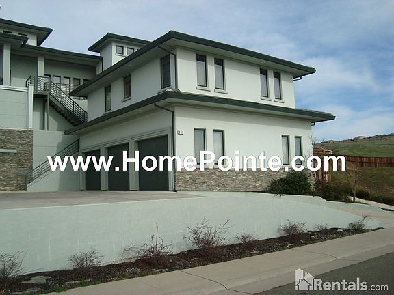 5th image of 402 Serpa Way