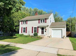 1217 Goodell St, Green Bay, WI 54301