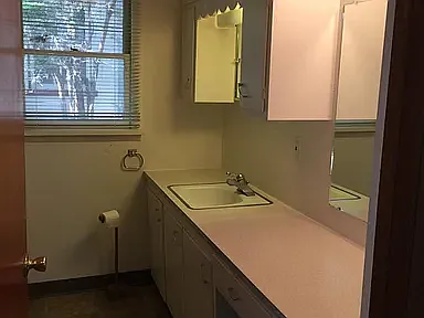 624 Peterson St — Photo 6
