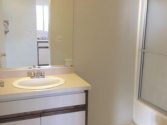 5th image of 922 N Hudson Ave APT 9