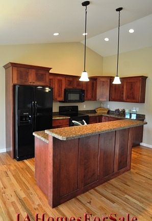 Kitchen: Whirlpool appliance package included