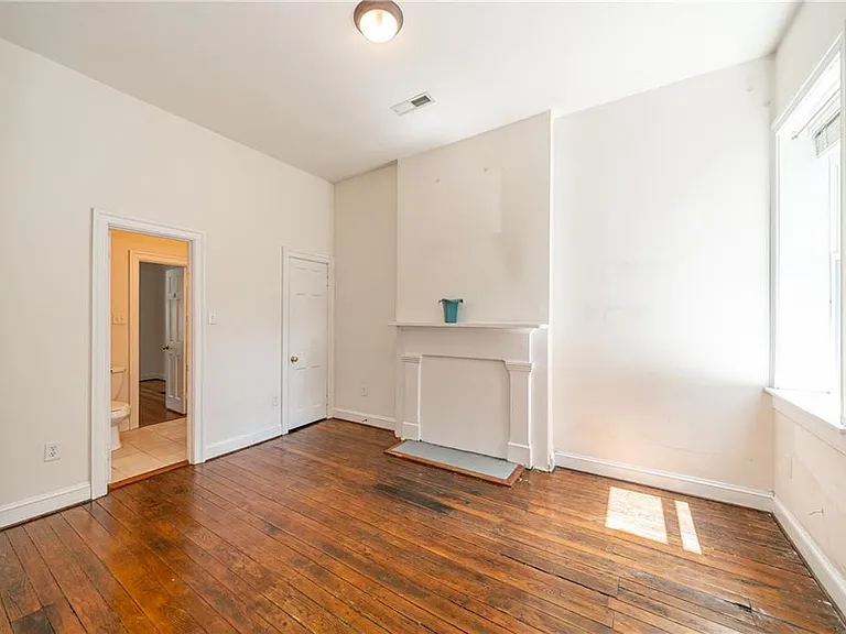 129 W Clay St — Photo 16