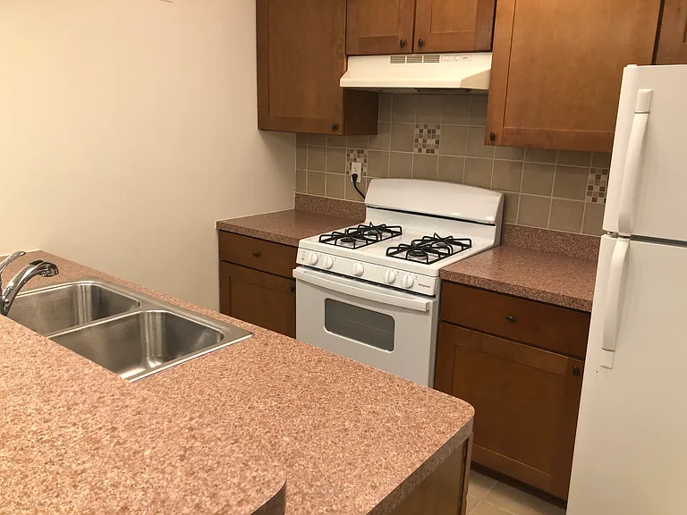 46 N 15th St #8 — Photo 8
