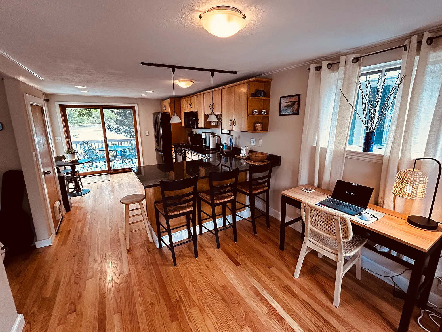 2 bed, 998 sqft, $3,400 — Photo 3