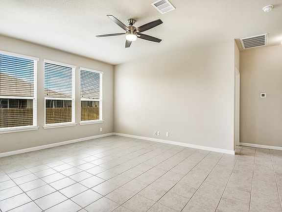 4th image of 463 Willow Arch St