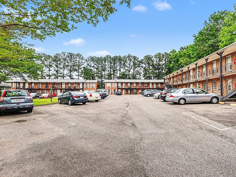Green Valley Hoover Apartments — Photo 13