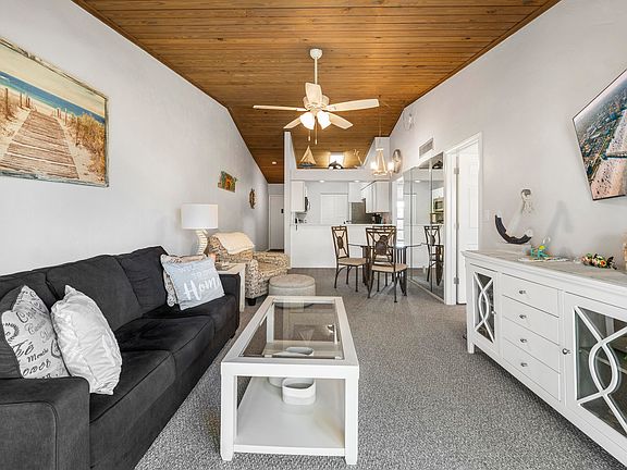 4th image of 20 Greenbrier St #3-205