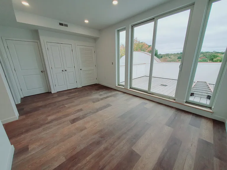 916 Hope St #401 — Photo 4