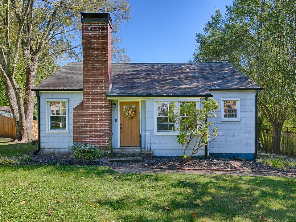 1st image of 208 Colonial Dr