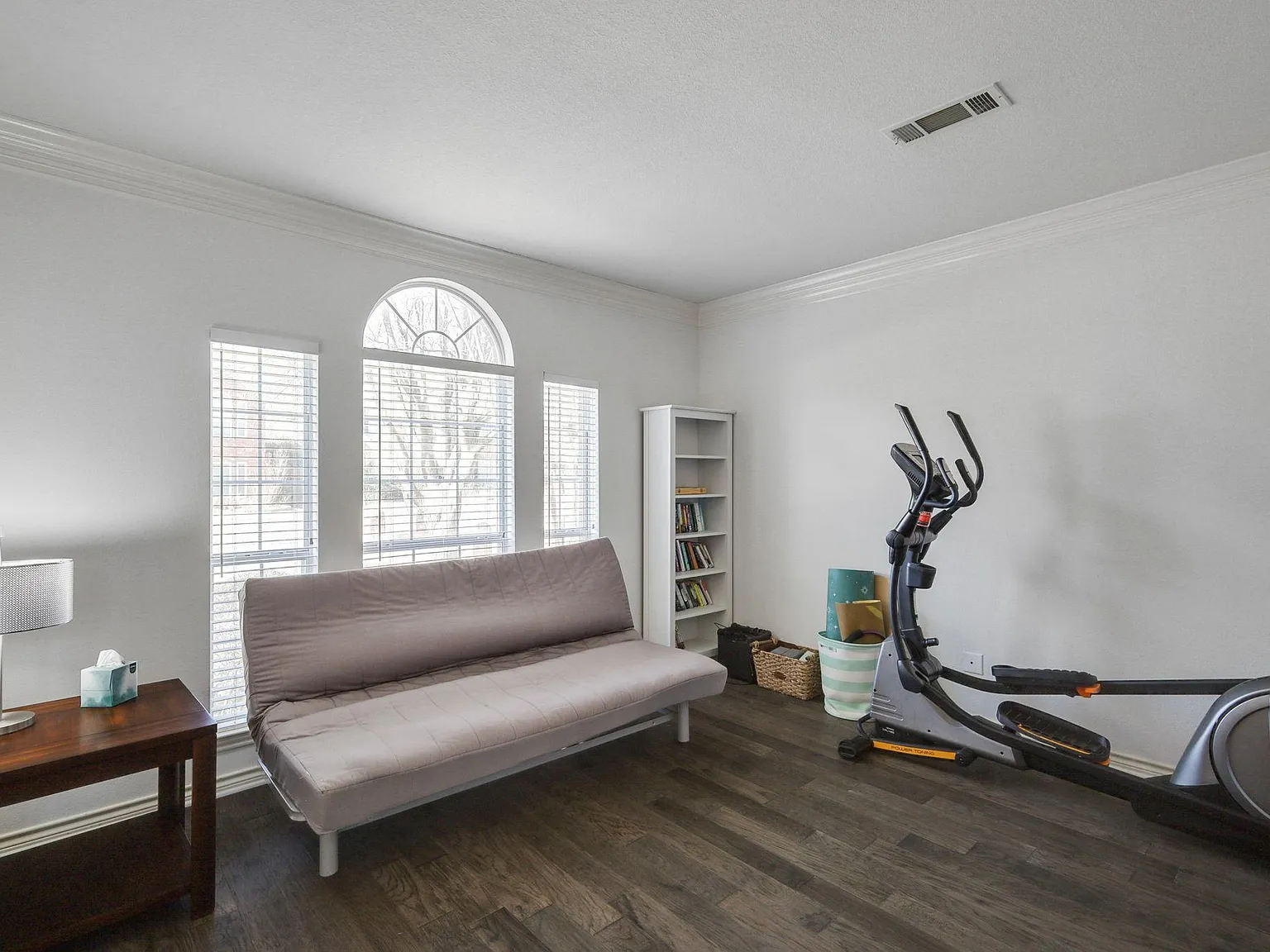 5 bed, 2900 sqft, $9,750 — Photo 4