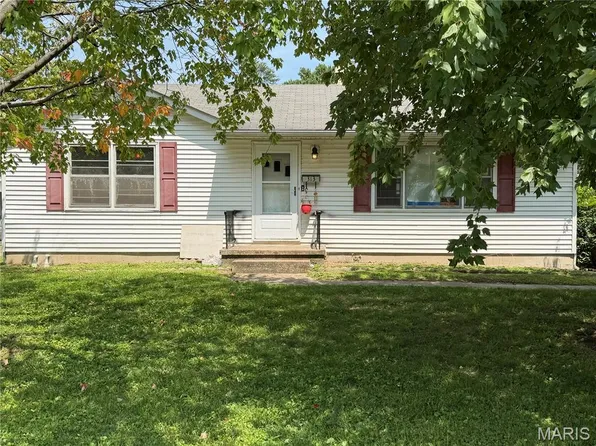 313 W Washington St, Caseyville, IL 62232
