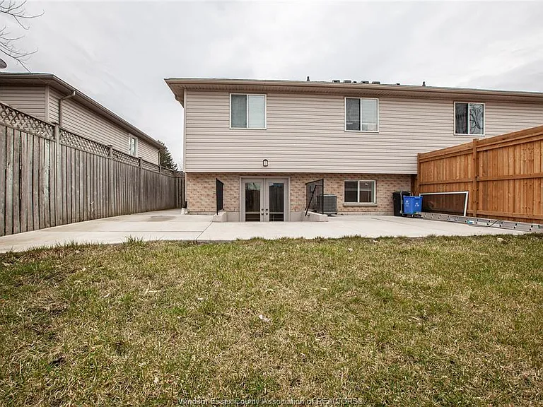 1256 Saint Paul Ave — Photo 19