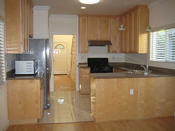 5th image of 394 Cypress Ave