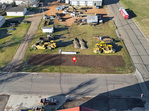 2nd image of 302 W South Ave